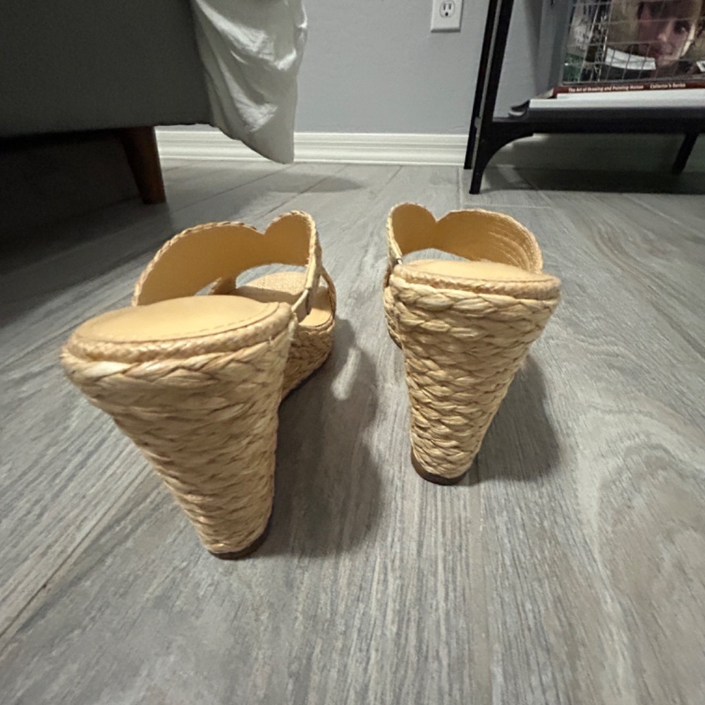 LIKE NEW! Women's Marc Fisher Straw Wedge - 6.5 - Picture 10 of 10
